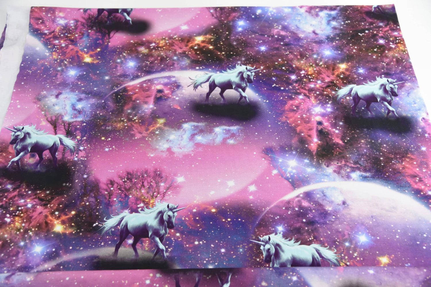 Trikotaaž Üksiksarvik kosmoses digital print