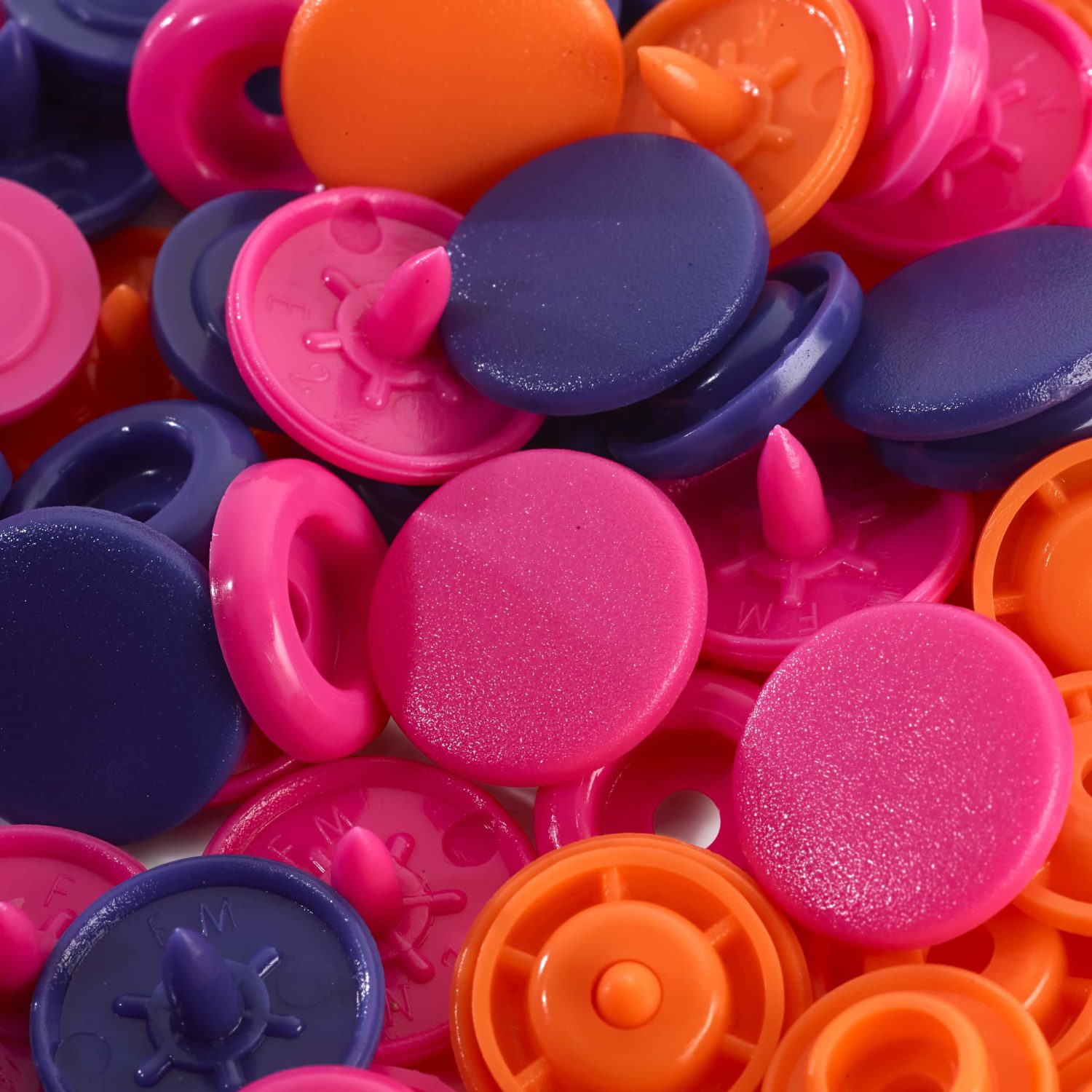 PRYM Muovinepparit LOVE pyöreä oranssi, vaaleanpunainen ja violetti 12,4 mm