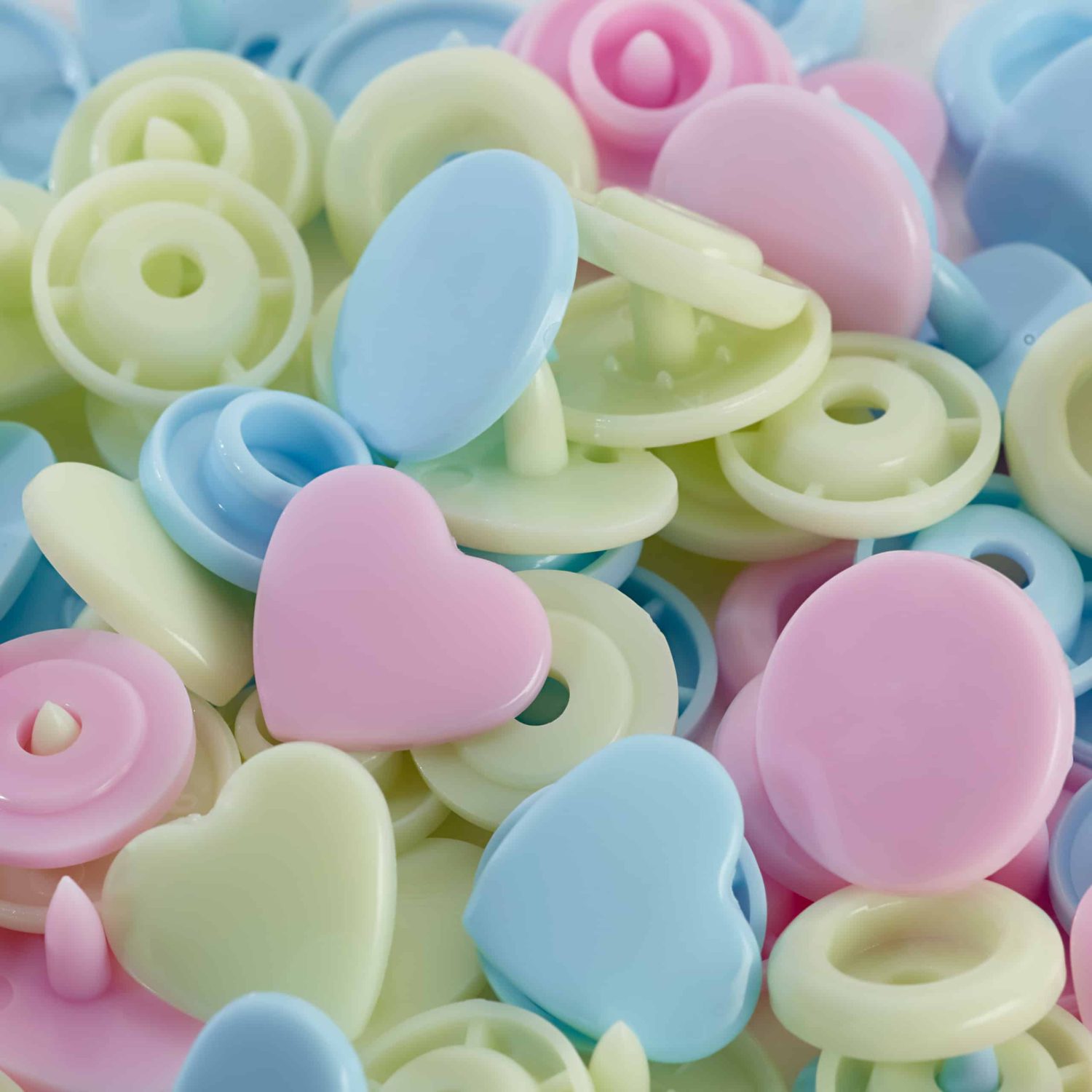 PRYM Plastiktrukid LOVE Südamed pastelsed 12,4mm - Image 3