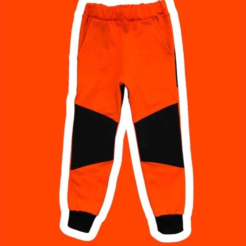 Collegekangas harjatulla taustalla oranssi