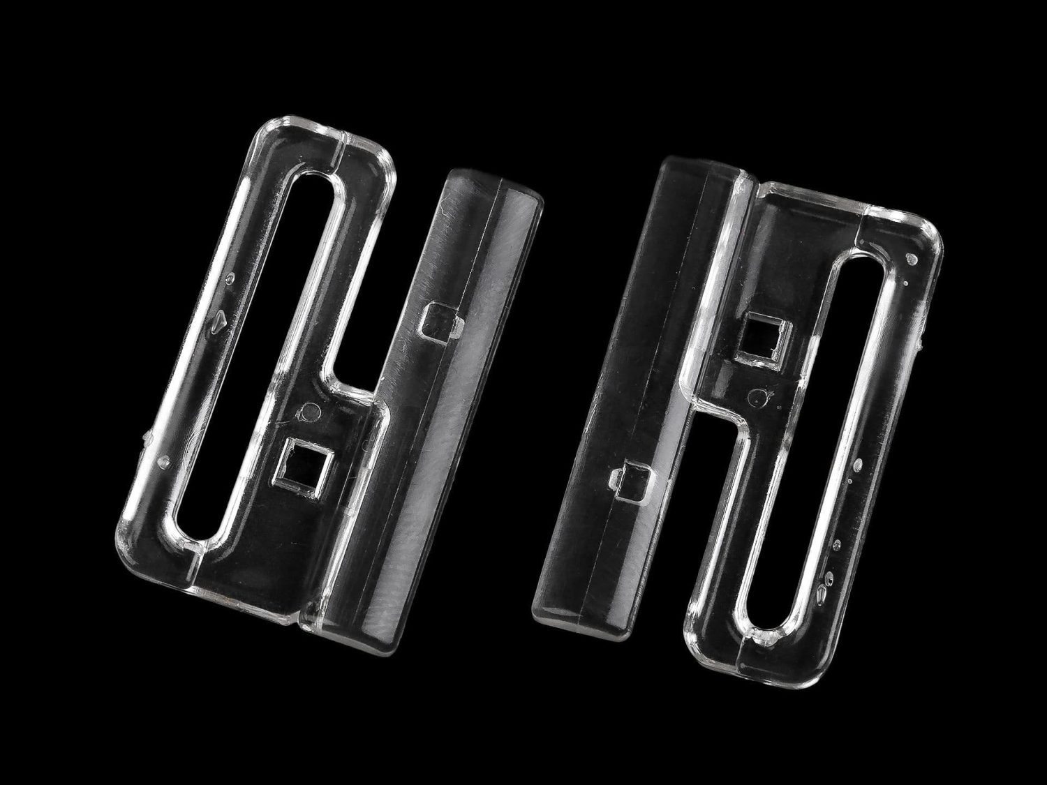Muovinen uimapukuklipsi läpinäkyvä 30mm